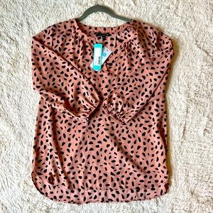 New with tags blouse from stitch fix. Size medium with a fun print!